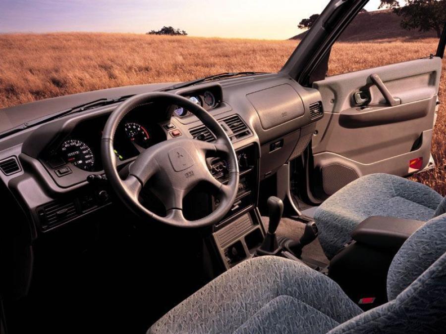 Mitsubishi Pajero Wagon 1997 года  (фото 5 из 7)